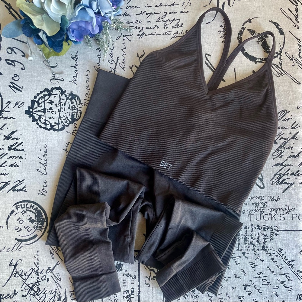 SET Active ScupltFlex Ribbed V Halter Tank + Leggings Set in Espresso Size M - Picture 8 of 15